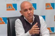 Villegas salió al cruce del intento de meter las salmoneras por la ventana