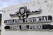Empleados legislativos en estado de asamblea por salario