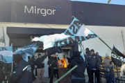 Manifestación frente a la planta de Mirgor por la falta de supervisores