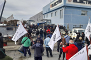 Trabajadores de Aires del Sur permanecerán dentro de la planta reclamando una respuesta