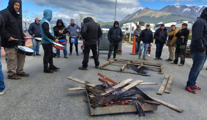 Buscan conformar un frente con las cámaras para exigir el fin de la intervención